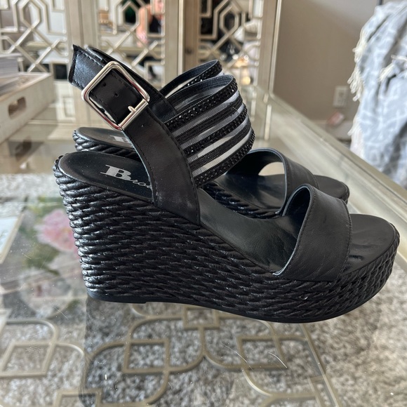 Browns Sandals - Picture 2 of 4